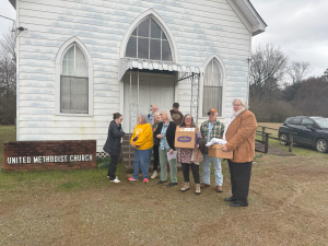 Congregation members standing outside of Bingen UMC